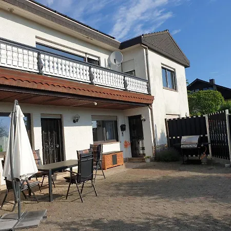Apartment Ferienwohnung Im Modernen Ambiente Mit Eigenem Aussenbereich *